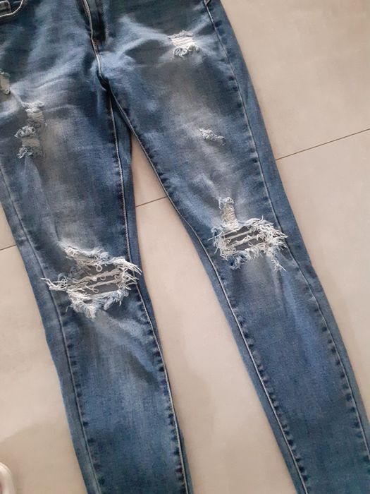 Spodnie damskie jeans z przetarciami