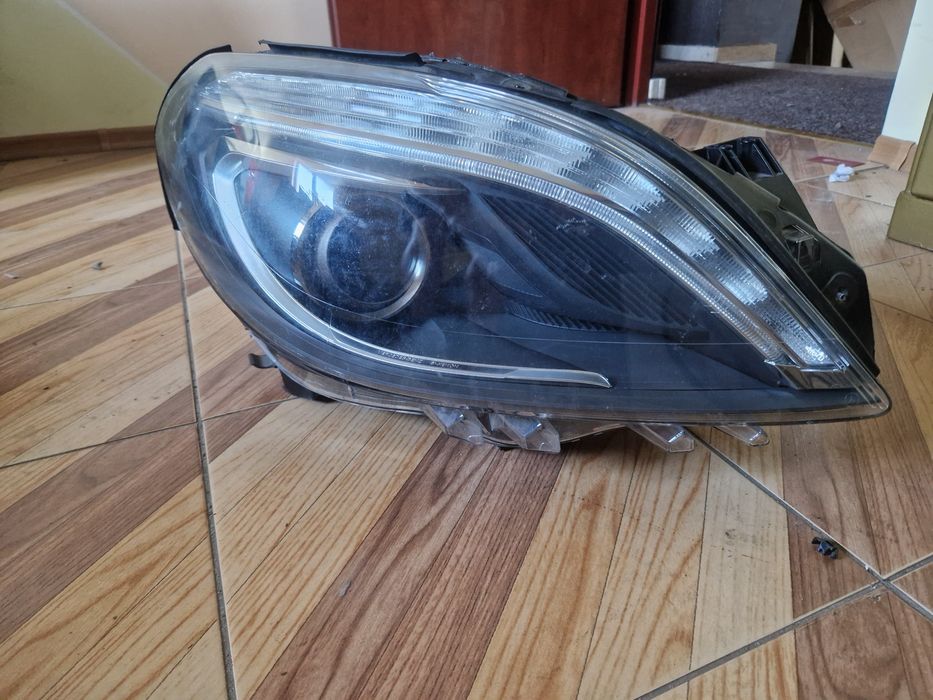 Mercedes B class w242 права фара a2428200461
