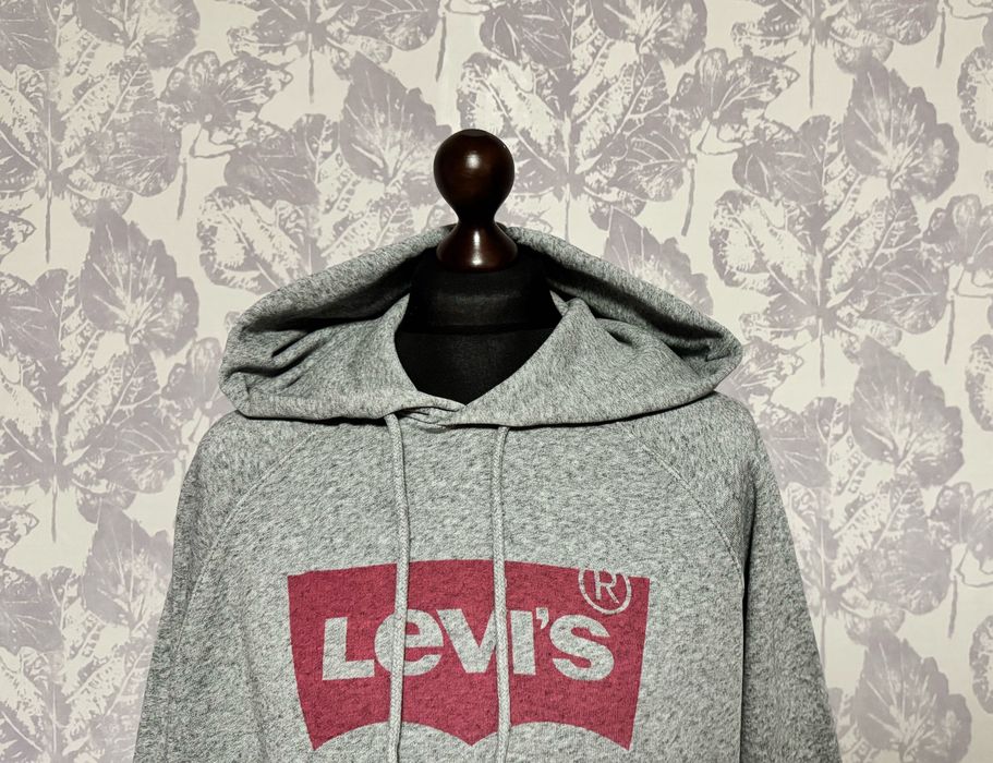 Толстовка Levi’s.