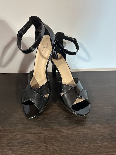 Nowe eleganckie sandały Clarks, rozm. 39,5