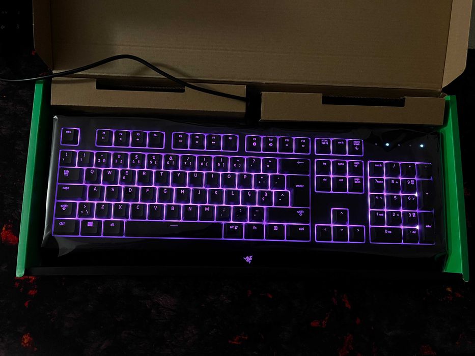Teclado Gaming Razer Cynosa Chroma - Como Novo