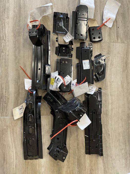 Запчастини HUMMER EV 2024