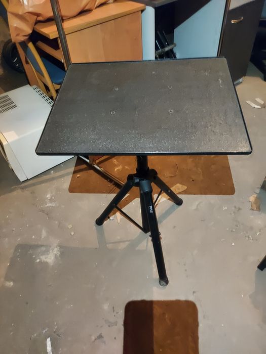 Statyw pod laptopa, projektor