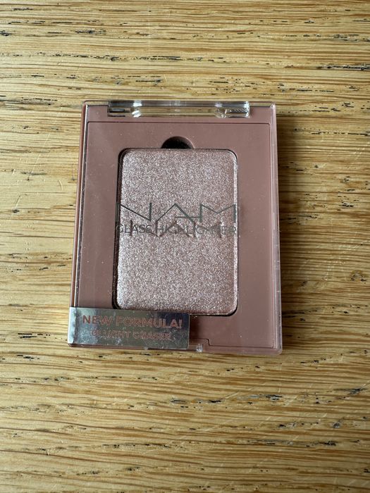Rozświetlacz do twarzy NAM glass highlighter 01 light chaser