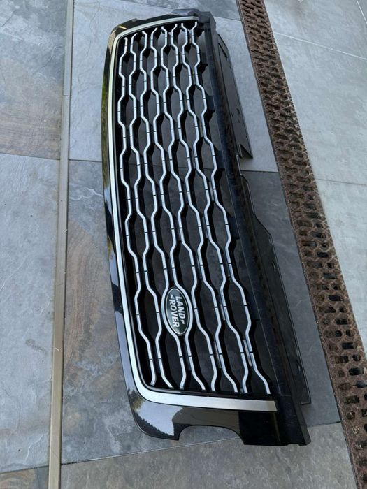 Решітка на Land Rover