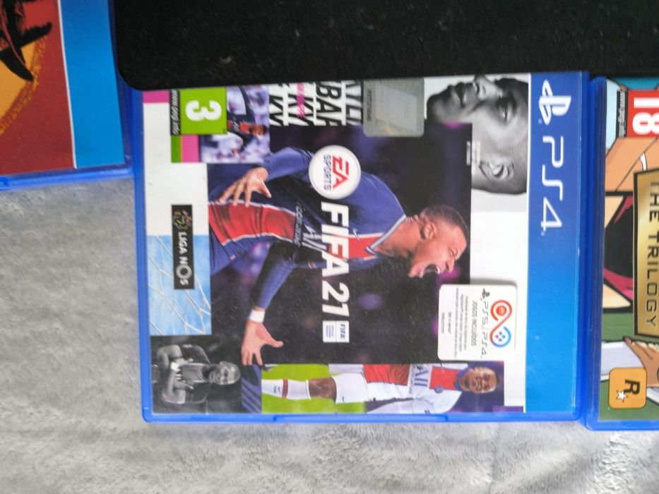 PlayStation 4 como nova