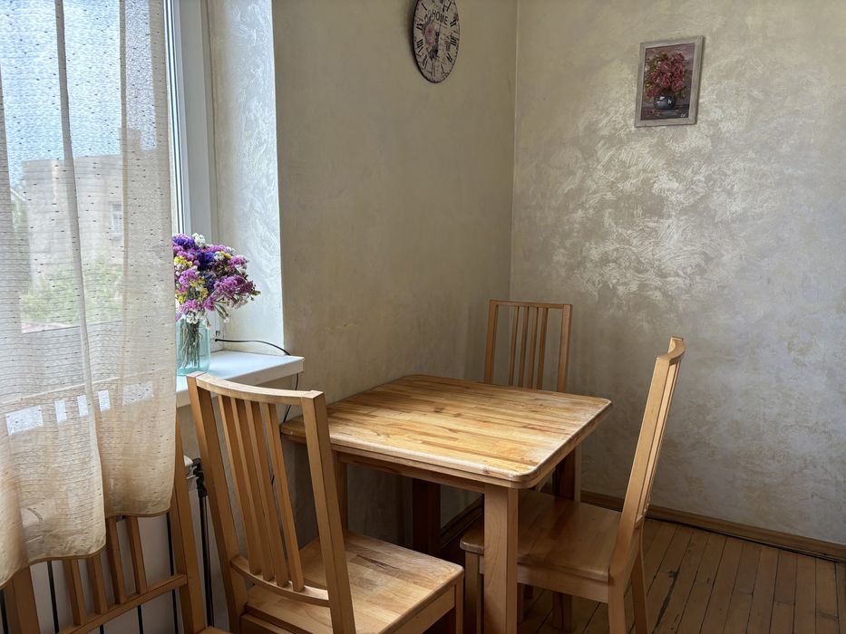 Трикімнатна квартира подобово біля собору