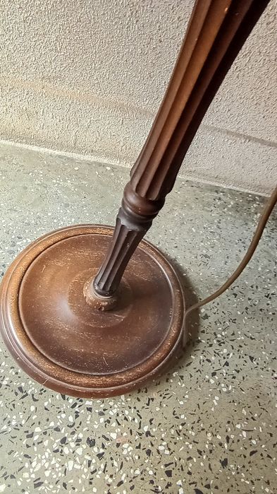 Stara lampa podłogowa
