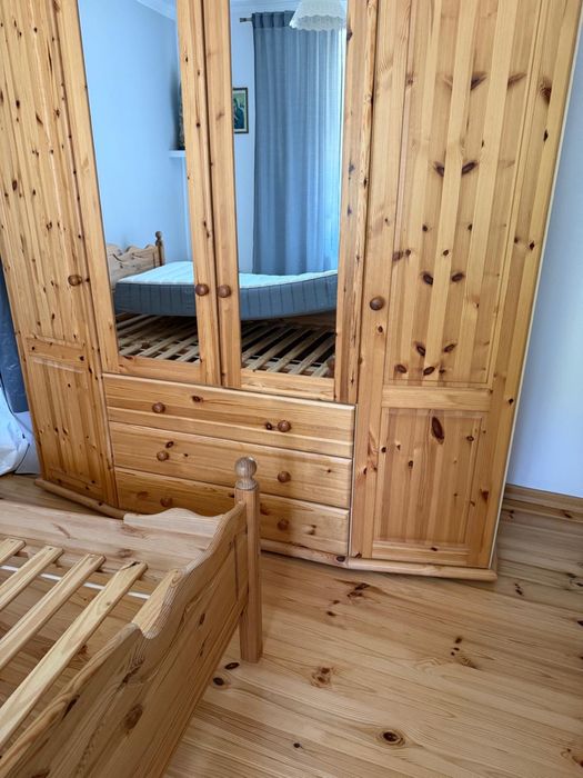 Komplet mebli do sypialni z drzewa
