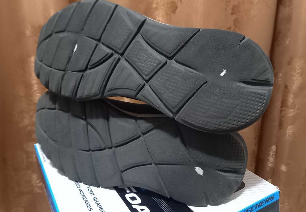 Кроссовки Skechers, размер 43