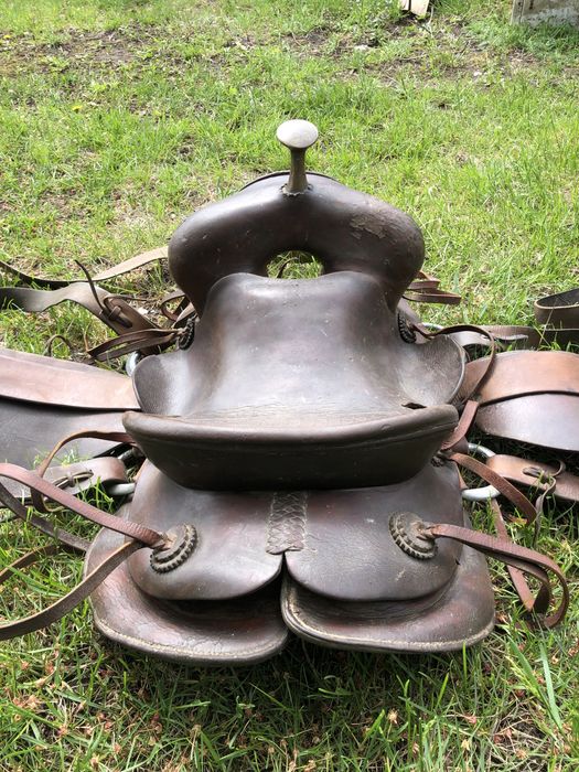 Сідло на коня  шкіряне ковбойське