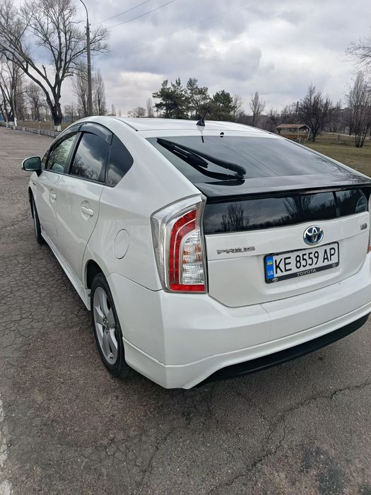 У продажі авто Toyota Prius 2014 3 покоління FL 1.8 AT (136 к.с.)