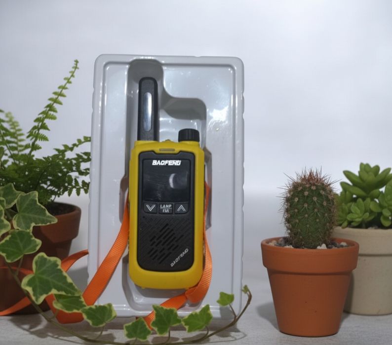 Рація Baofeng BF-T17 (Yellow) – компактна, з ліхтариком та FM-радіо