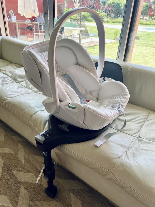 CYBEX Cloud T i-Size White + Base T ISOFIX – Like New
