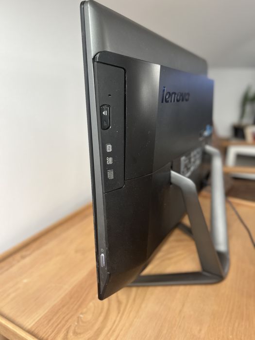 Komputer stacjonarny Lenovo All-in-One