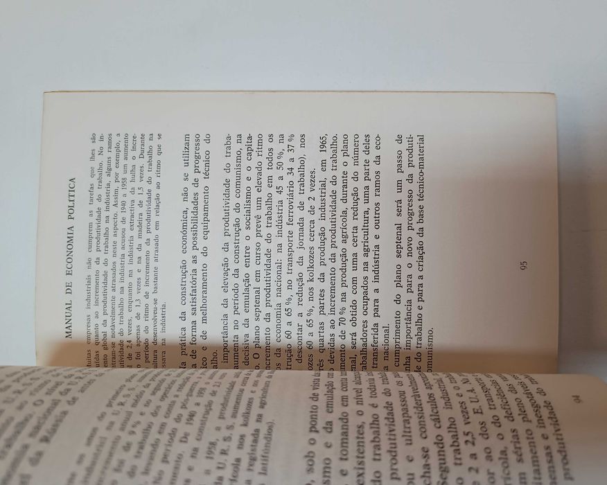 Coleção Manual de Economia Política