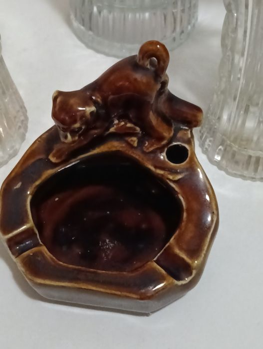 Cinzeiro de porcelana vidrada