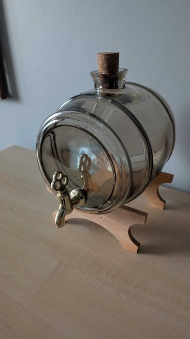 Beczułka na alkohol 2l na drewnianym stojaku na bimber