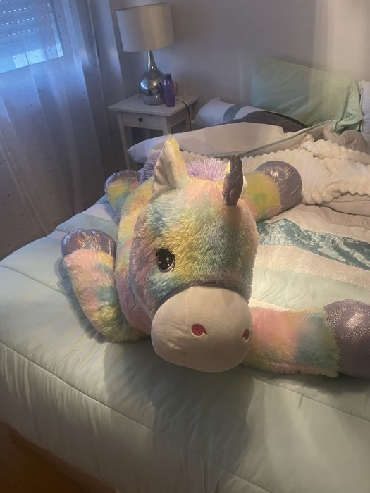 Unicornio gigante colorido
