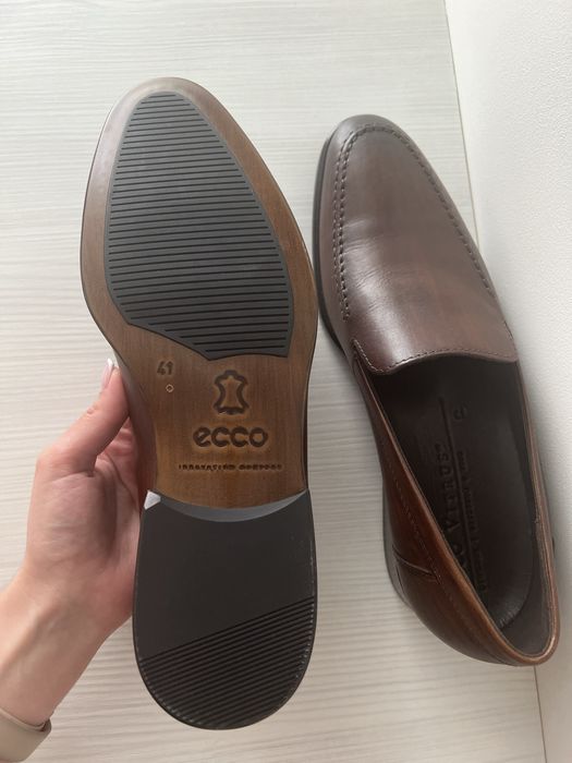 Шкіряні чоловічі туфлі-лофери фірми ecco