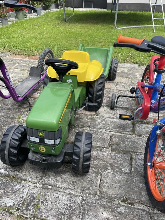 Traktor john deere na pedaly