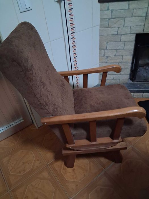 Cadeirão de baloiço castanho