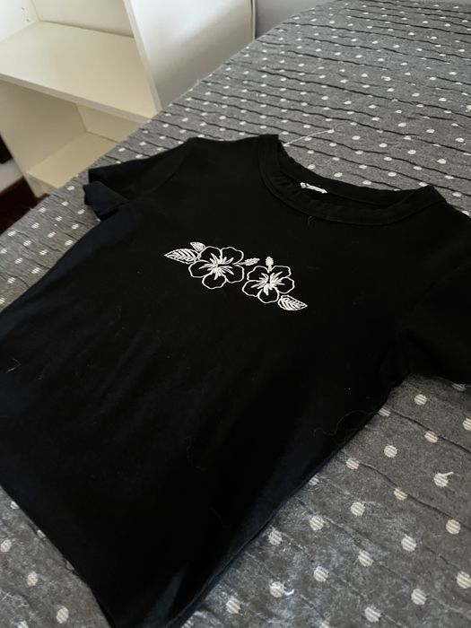 T-shirt pequena preta