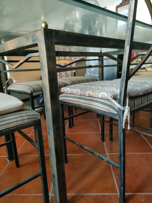 Mesa vidro e ferro + cadeiras