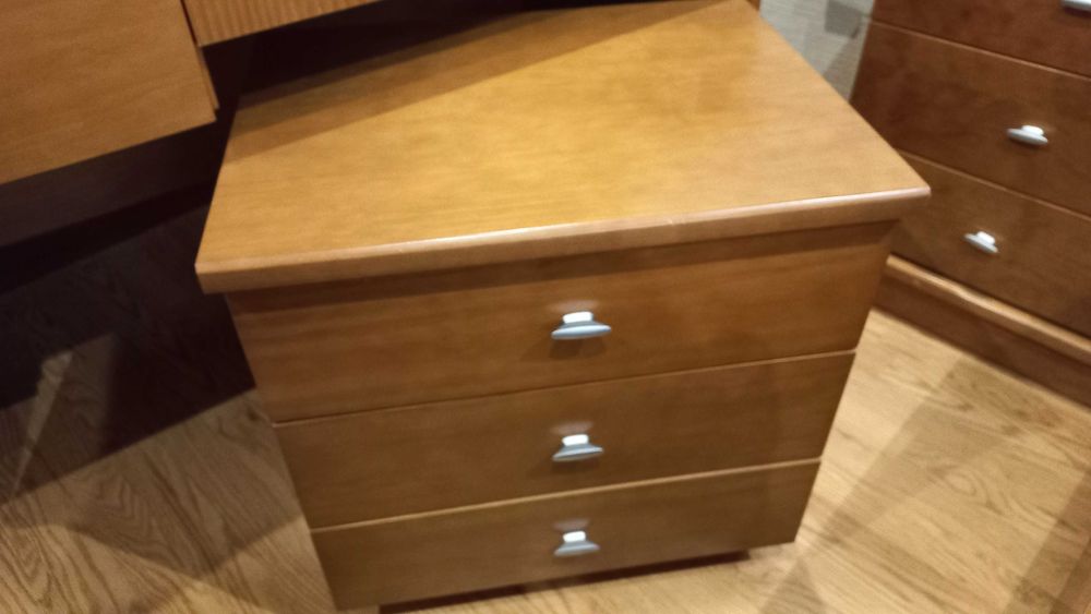 Secretária com Prateleiras e Módulo de Gavetas