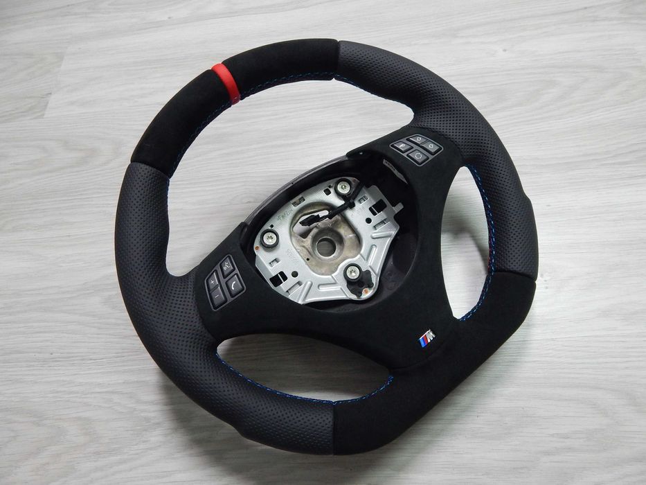 BMW E81 E82 E84 E87 E88 E90 E91 E92 - kierownica sportowa alcantara