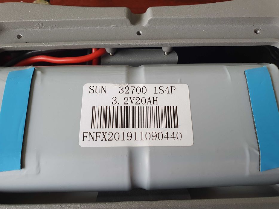 Світлодіодний ліхтар на сонячній батареї