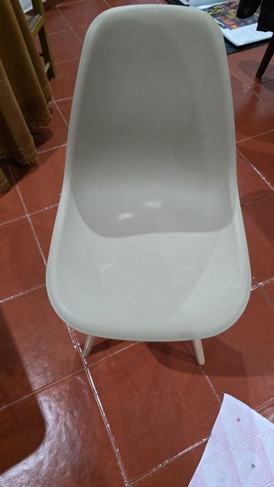 Conjunto mesa e 4 cadeiras