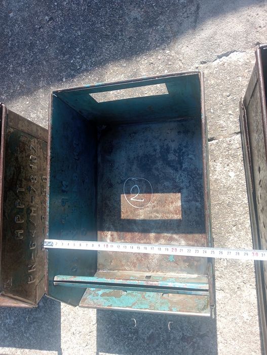 Kuwety metalowe starej produkcji z epoki PRL