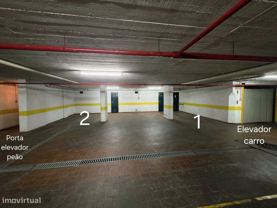 Lugares de estacionamento - garagem na Estrada da Luz 106, Laranjeiras