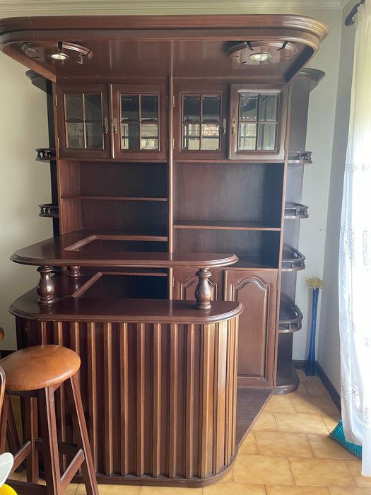 Bar de sala usado em bom estado