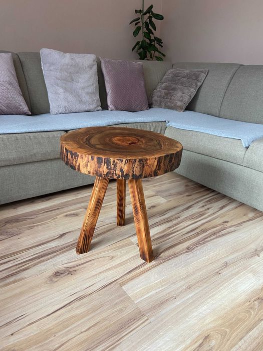 Stolik kawowy z drewna orzechowego