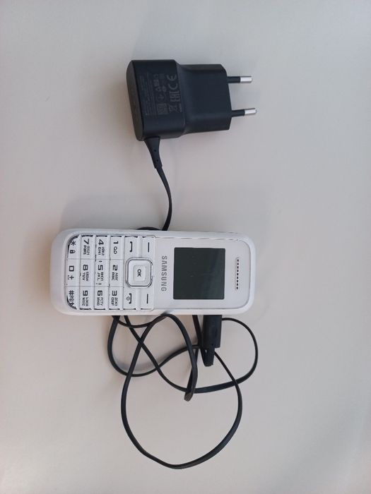 Мобільний телефон Самсунг кнопочний