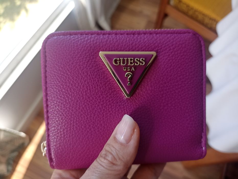 Carteira/porta moedas a imitar a Guess