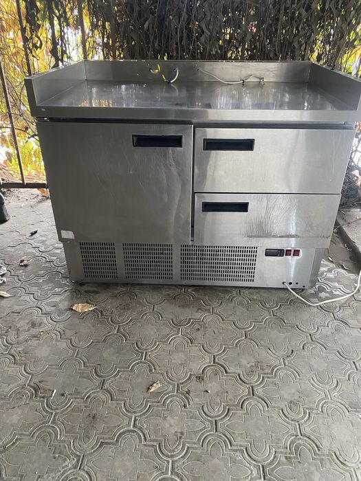 Холодильный стол