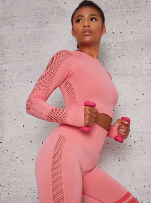 Укороченный спортивный топ с длинными рукавами Chi Chi London