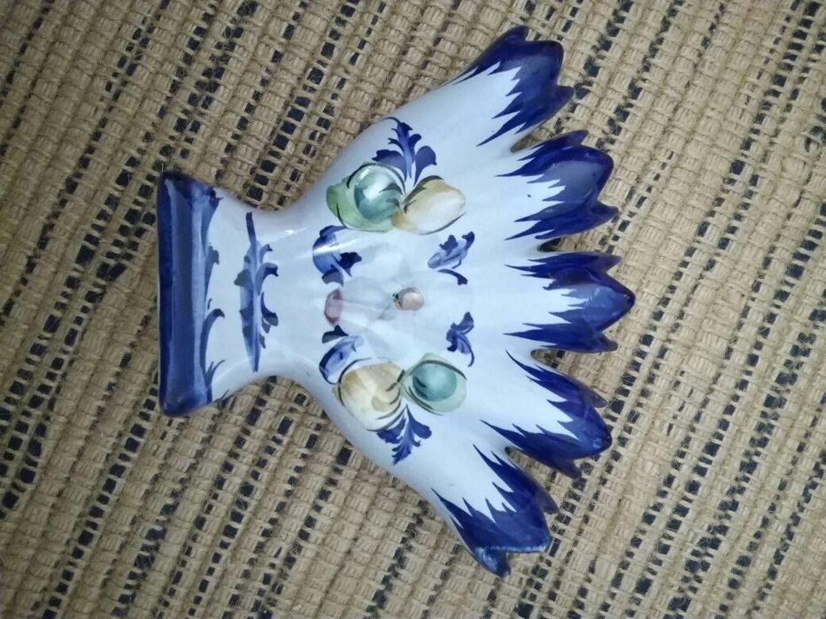 Conjunto prato, suporte salsa e jarra de alcobaça