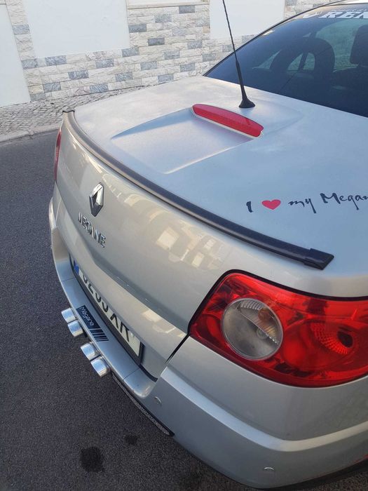 Renault megane 2004, com131.000kms,sensores des estacionamento na traseira, ecran tactil, inspecao feita.
