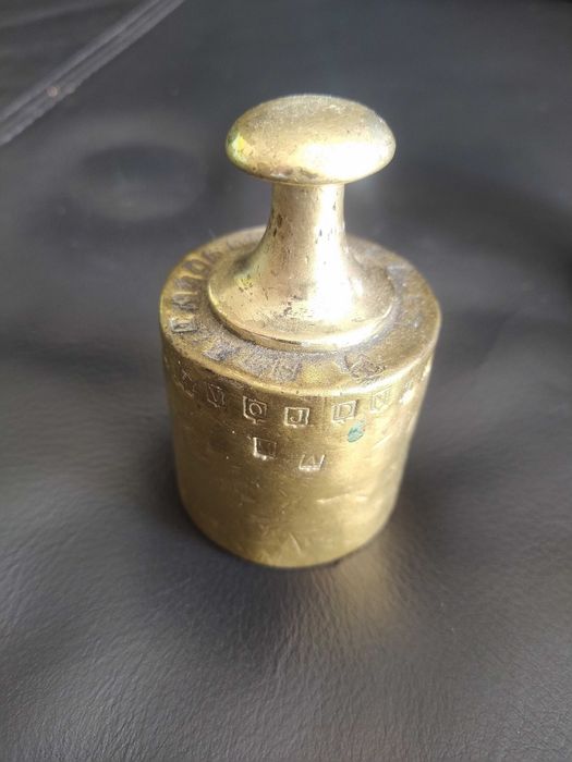 Conjunto pesos antigos de balança aferidos e certificados. 1 Kg a 1 ha