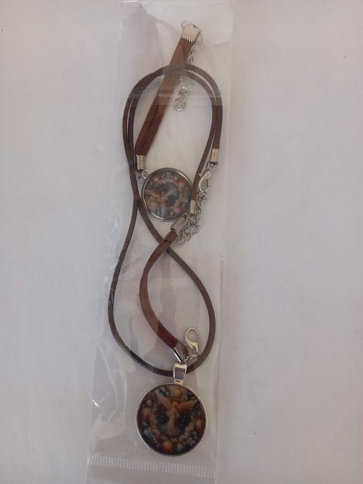 Conjunto pulseira e colar com um anjo