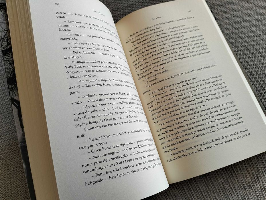 Livro "Osso a osso" Carol O'Connell