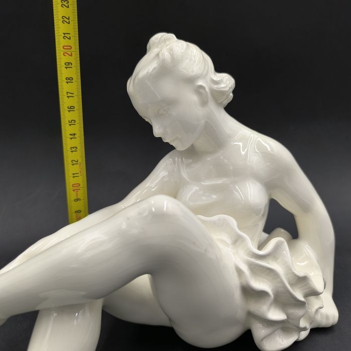 Jihokera Baletnica ponad 20 cm wysokość 30 długość Figurka Ceramika Vi