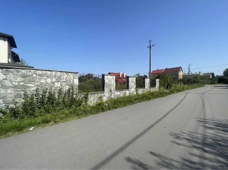 Земля ділянка під індивідуальне будівництво з будинком 20 сот