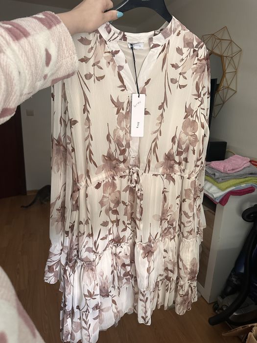 Vestido com folhos