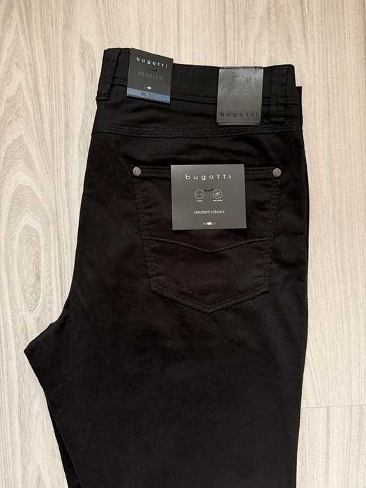 Czarne długie spodnie regular Bugatti