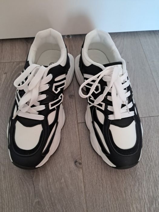 Модні,жіночі кросівки